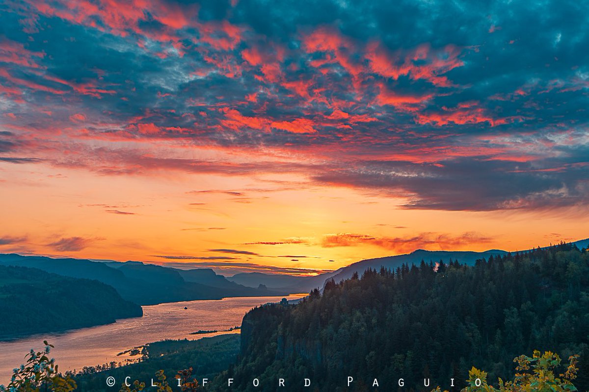 Columbia River Gorge sunrise this morning is on fire 
<a href="/WeatherNation/">WeatherNation</a> <a href="/NWS/">National Weather Service</a> <a href="/NWSPortland/">NWS Portland</a> <a href="/WoodenShoeTulp/">Wooden Shoe Tulips</a> <a href="/KATUNews/">KATU News</a> <a href="/KGWNews/">KGW News</a> <a href="/KOINNews/">KOIN News</a> <a href="/Oregonian/">The Oregonian</a> <a href="/SonyPictures/">Sony Pictures</a> <a href="/Sony/">Sony</a> #sunrise #oregon <a href="/fox12oregon/">FOX 12 Oregon</a> <a href="/WeatherJefe/">Jeff Forgeron</a> @MarkNelsenKPTV @NatashaKOIN6 <a href="/bbcweather/">BBC Weather</a> #oregonian