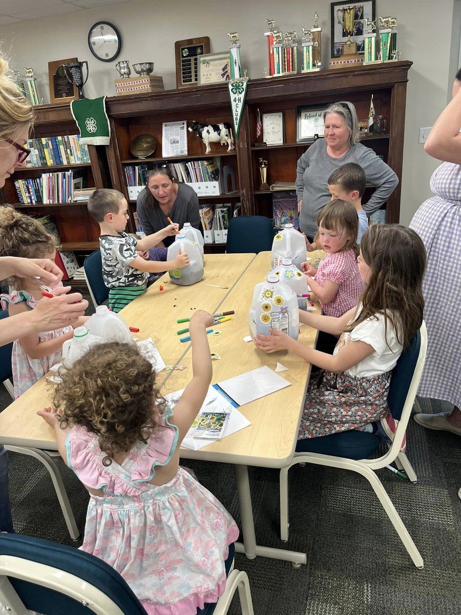 hcplonline's tweet photo. Seeds, stories and fun at the library? What more could you want!

Thank you to the 
Master Gardeners from @UMdExtension for coming to the Darlington Library!  

#libraries #mdlibraries #hcplmd 
#harfordcountypubliclibraries #harfordcounty 
#librariesofinstagram https://t.co/cT0gjMkwL7