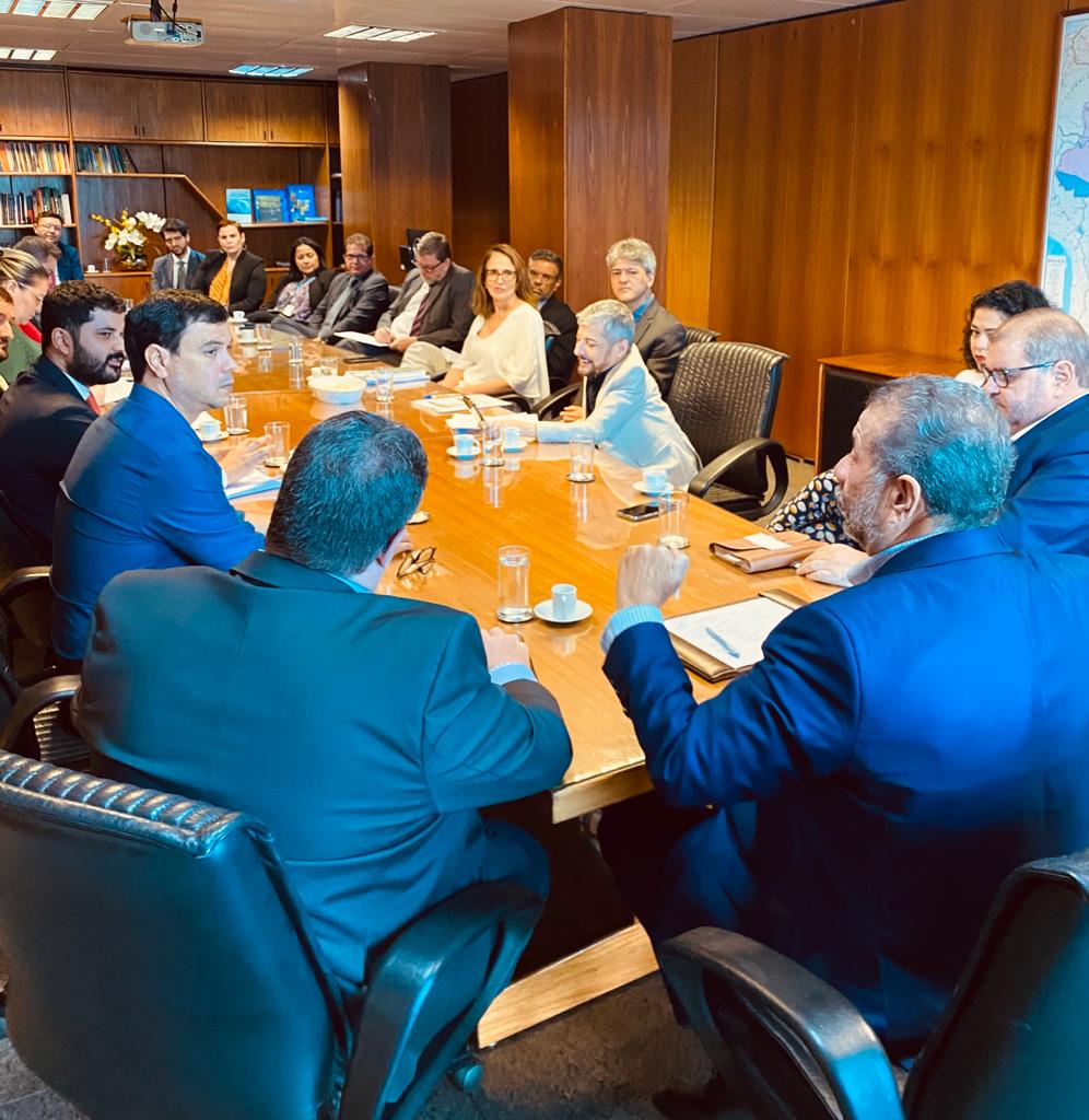 CarlosLupiPDT's tweet photo. Time reunido logo na segunda para colocar em dia todos os assuntos. Ministério, INSS e Previc. Muito trabalho! https://t.co/hda41q7cwH