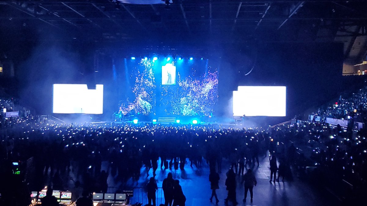 ErieP0P's tweet photo. Thank you for a lovely time @cityoftoronto
It was worth it to come up from the US for the #JacksonWangWorldTour
Even the rain yesterday wasn't that bad 🥰 #MAGICMANWorldTour #jackwang https://t.co/N1wqHHon1B