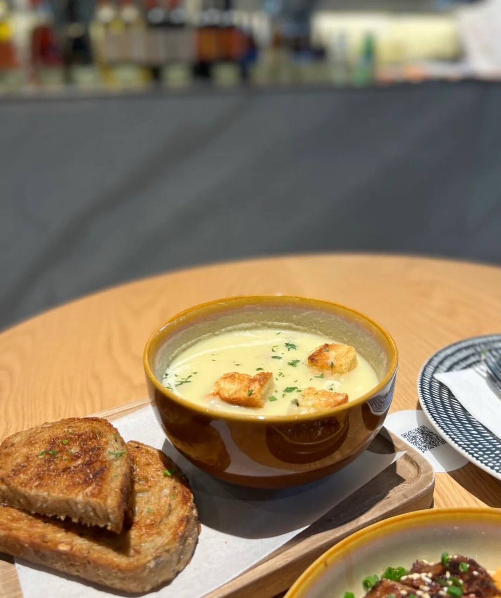 KellyTslo's tweet image. enjoy the lunch moment