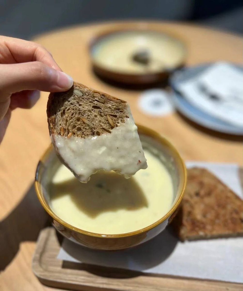 KellyTslo's tweet image. enjoy the lunch moment