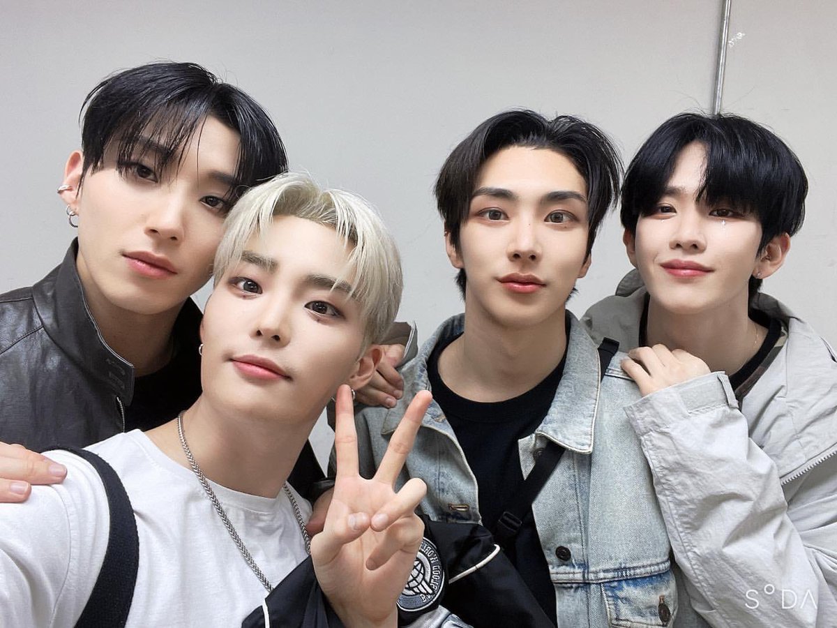 noraehalge's tweet photo. Petition for Team 24시 to debut with This That Shhh and promote for a year or so.. they just developed their teamwork and chemistry, don’t break them up just yet.. 🥲 https://t.co/mlcVtu5h3d