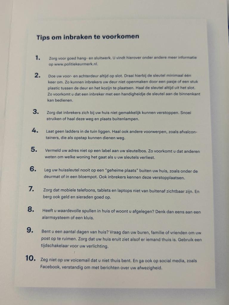 Er zijn de laatste tijd weer inbrekers actief in de buurt. Wij hebben alle oren en ogen in de wijk nodig. Ziet u verdachte situatie bel 112. #politie #inbraak #tips #woninginbraak
