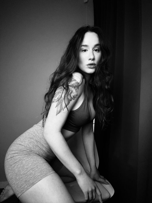 Let's find a dark room and see what happens. 😜#price #photos #content https://t.co/fbTkMs1Ofu<a href="/tag/price"class="tags">#price</a><a href="/tag/photos"class="tags"><span>#photos</span></a><a href="/tag/content"class="tags"><span>#content</span></a>