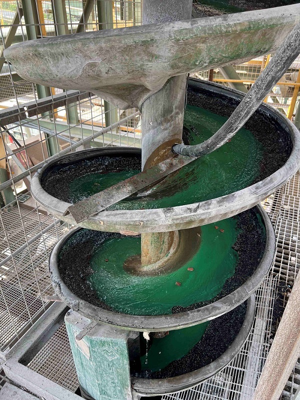 Mining_Online's tweet image. Degritting spiral reduces carbon costs for operations in West Africa
.
africanmining.co.za/2023/05/08/deg…
.
#AfricanMining #Multotec #miningoperations #NewTechnology
📷 - Multotec