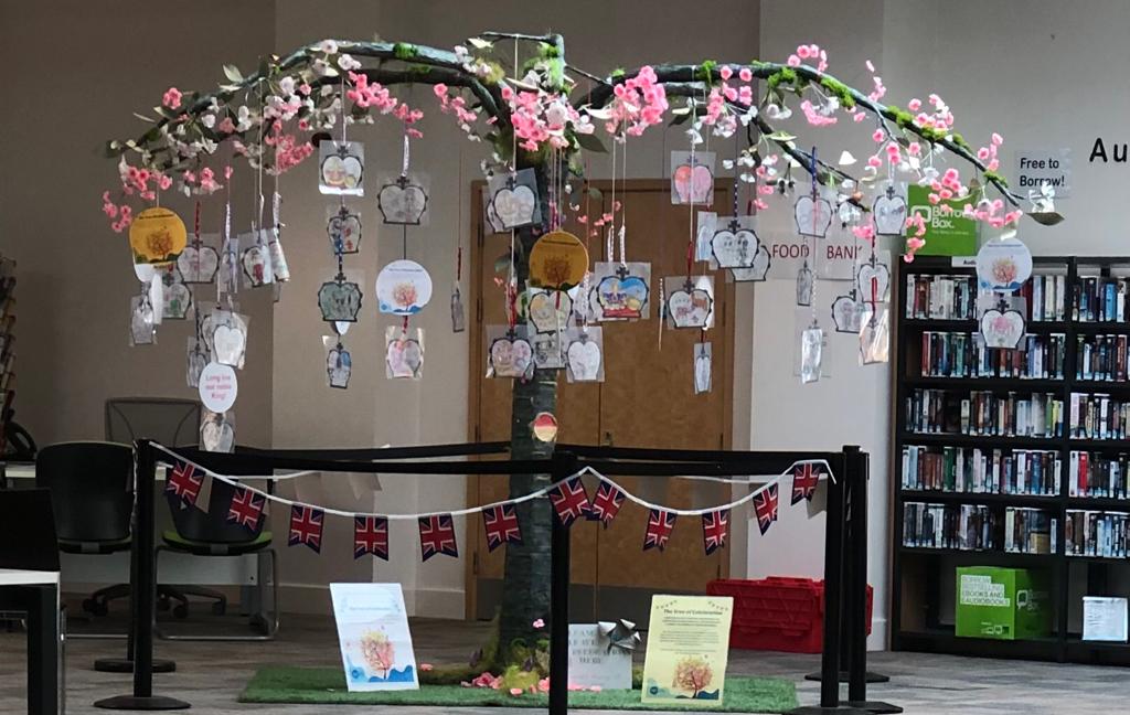 CABSolihull's tweet photo. #BigHelpOut Visit the tree of celebration in Chelmsley Wood Library.  The children from @ColeshillHeath have been decorating crowns for the #kingscoronation.  I think you will agree it looks fabulous.  #solihull  #SocialPrescribing https://t.co/gT53YwiwvA