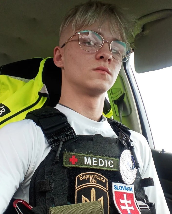 AlexNikolas10's tweet photo. V Kupianskej nemocnici pracuje len 5 ľudí, poprosím o ďalšie príspevky Humanitárku, alebo zdravotníckych veci https://t.co/ubKJCa0BlM