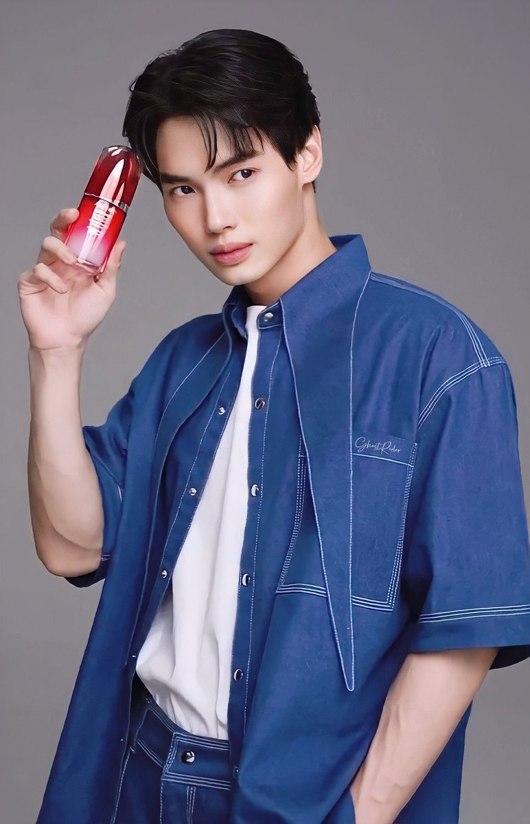 Kanda70527307's tweet image. ขายครีมยังไงให้คนเขาอยากรีบซื้อครีมมาใช้ คนอะไรหล่อไม่พอยังผิวดีอีกต่างหาก
Win Metawin 
#ShiseidoThailand 
#StrongfromWithin 
#winmetawin @winmetawin