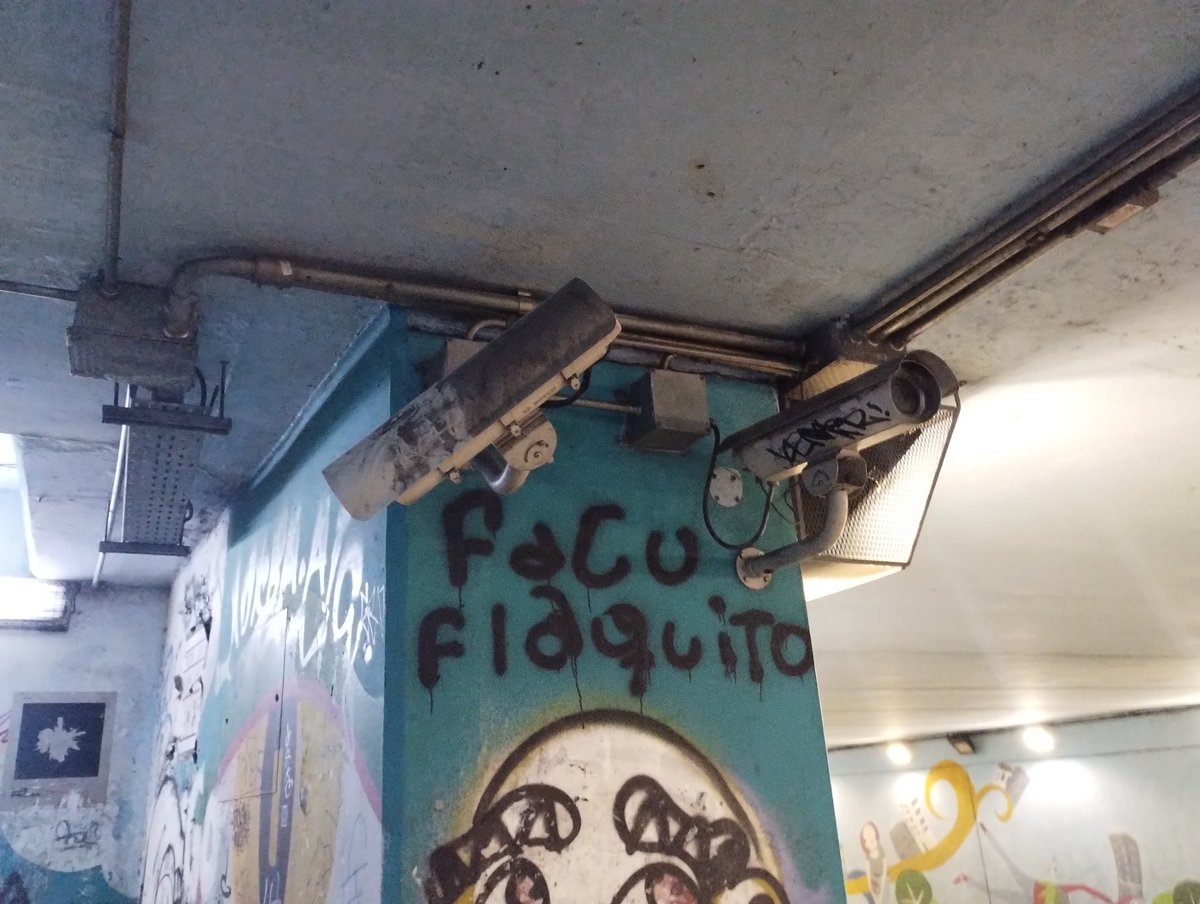 prensaalbert's tweet photo. Cámaras vandalizadas hace más de un año F.Lacroze, tunel de Colegiales entre 2800/2700 vereda par . J.Newbery y Cramer cámara de CMU tampoco funciona +de 4 meses #seguridad
#espaciopúblico
#cgp13
#comuna13
#quiencontrola
#gcba
#Colegiales
#loatamosconalambre https://t.co/TqABb7W1gV