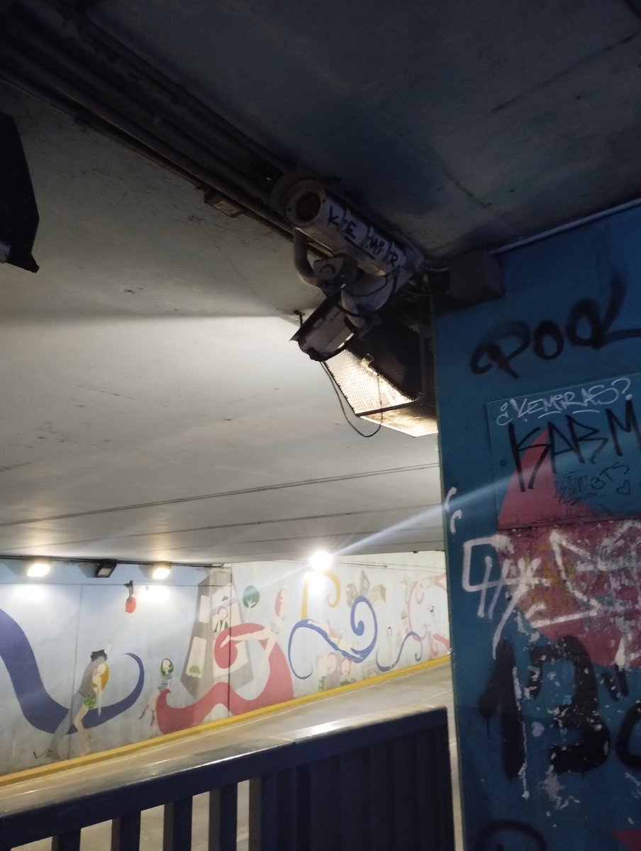 prensaalbert's tweet photo. Cámaras vandalizadas hace más de un año F.Lacroze, tunel de Colegiales entre 2800/2700 vereda par . J.Newbery y Cramer cámara de CMU tampoco funciona +de 4 meses #seguridad
#espaciopúblico
#cgp13
#comuna13
#quiencontrola
#gcba
#Colegiales
#loatamosconalambre https://t.co/TqABb7W1gV