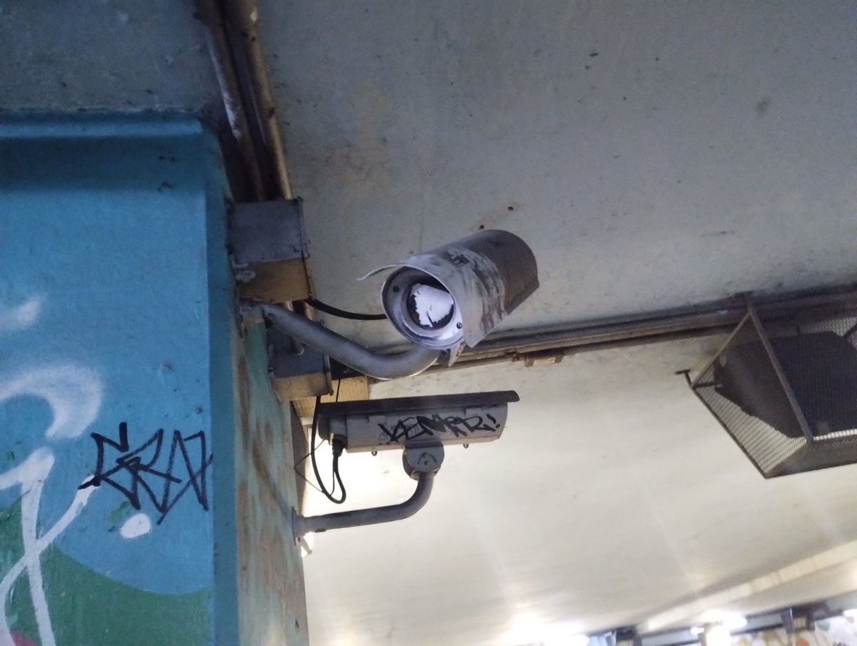 prensaalbert's tweet photo. Cámaras vandalizadas hace más de un año F.Lacroze, tunel de Colegiales entre 2800/2700 vereda par . J.Newbery y Cramer cámara de CMU tampoco funciona +de 4 meses #seguridad
#espaciopúblico
#cgp13
#comuna13
#quiencontrola
#gcba
#Colegiales
#loatamosconalambre https://t.co/TqABb7W1gV