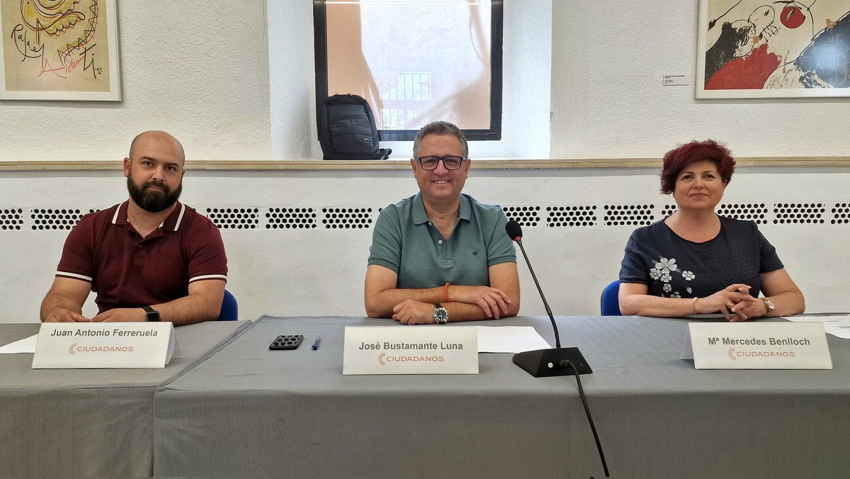 CsManises's tweet photo. En el Pleno Extraordinario celebrado hoy en el Ayuntamiento de Manises, nuestro compañero Juan Antonio Ferreruela ha jurado su cargo como concejal de #Manises.
Enhorabuena Juan. https://t.co/yFLmpe46cX
