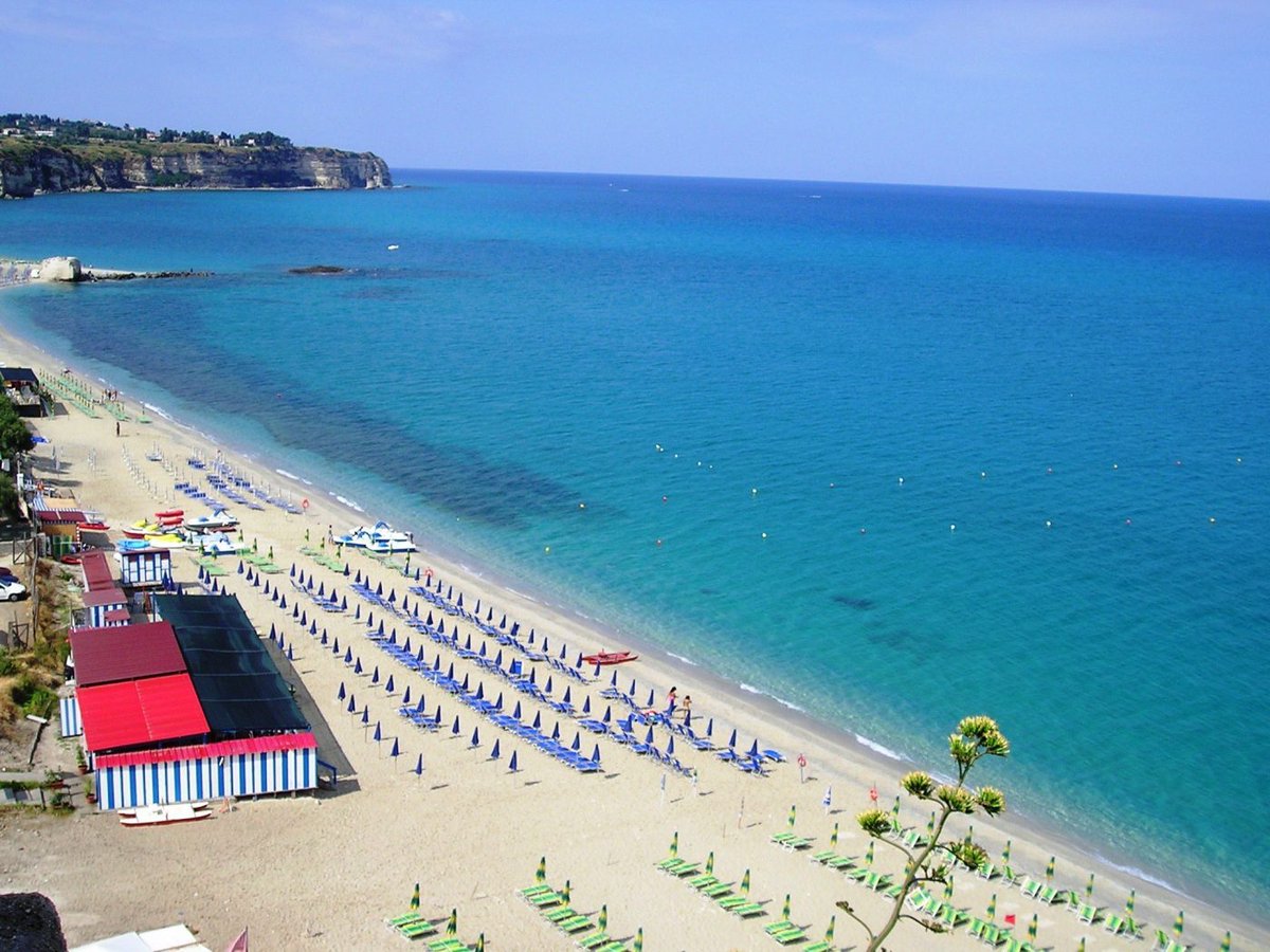 tropeabiz's tweet photo. Appartamenti privati fronte mare con piscina, spiaggia, animazione - https://t.co/7QhvOWUkA5 https://t.co/vvHLP2nm7S