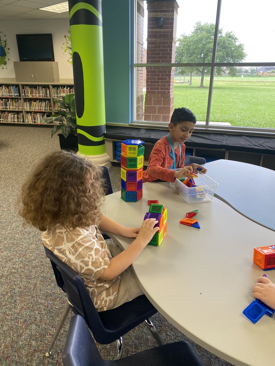 <a href="/MuellerKISD/">Mueller Elementary</a> <a href="/Mueller_Elem/">Mueller_El</a> <a href="/KleinLibraries/">Klein ISD Libraries</a> <a href="/KleinISD/">Klein ISD</a> We are enjoying a builder’s class after turning in our library books!