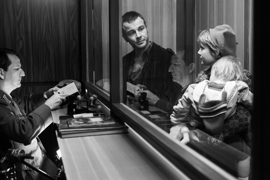 filmhafizasi's tweet photo. Çift Kutuplu Berlin: Dear Thomas (2021)
Büşra Soylu Küçükkaya'nın analizi 👉 https://t.co/FufZma6tnW
#dearthomas #andreaskleinert #albrechtschuch https://t.co/Cup2J5dphO