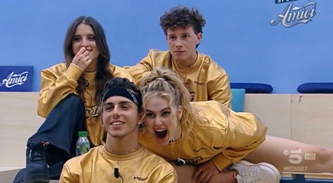 NicoleBellini7's tweet photo. CE L'ABBIAMO FATTA, I 4 FINALISTI, I PIÙ RILEVANTI VI AMO #amici22 💛🌟 https://t.co/WO1oMrxLLE