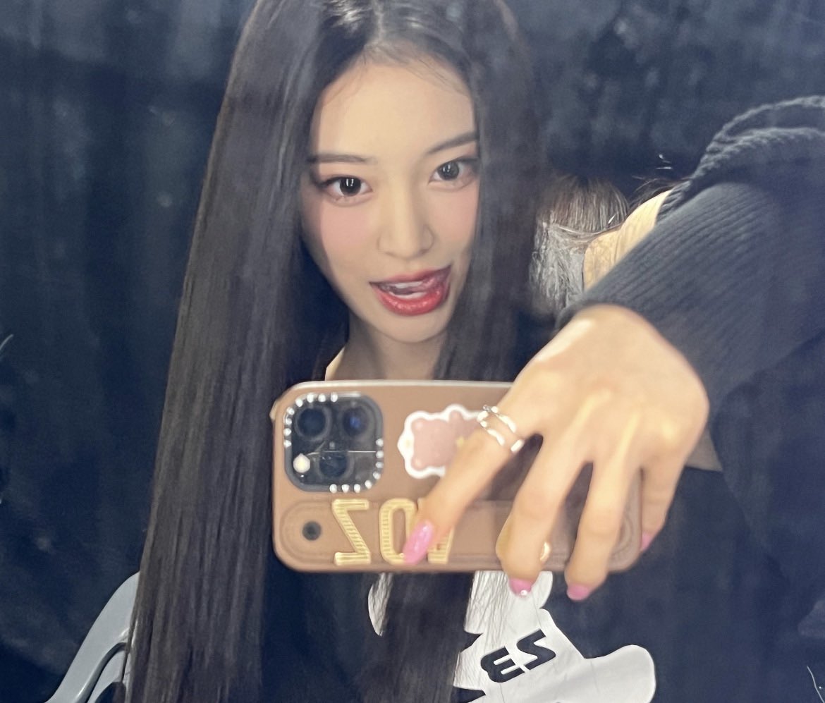 wklybbl's tweet photo. 230508 🦌 11:37pm kst https://t.co/LaOvXeIyNI