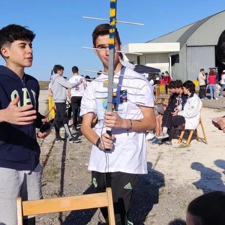 ¡Nuestro equipo 1 (F1) se clasifica para la final de CANSAT de la Comunidad de Madrid! Su excelente trabajo tutelado por un Profesor de Física y Química da resultado y continuará el próximo curso. ¡FELICIDADES a nuestro alumnado de 2ESO y al profesorado!