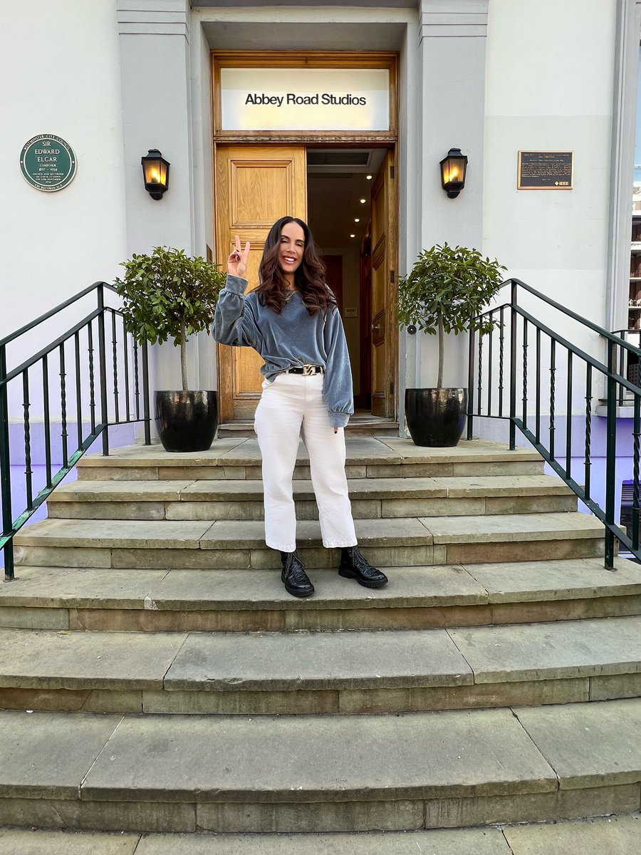 🐝 still buzzin’ from an incredible week of writing and recording <a href="/AbbeyRoad/">Abbey Road</a> 🏪✍🏼🥹. a big thank you to <a href="/ostereomusic/">Ostereo Music</a> &amp; <a href="/WarnerChappell/">Warner Chappell Music</a> &amp; all my insanely talented collaborators who i had the privilege of working with this week.
#abbeyroad #abbeyroadstudios #musicstudios #london