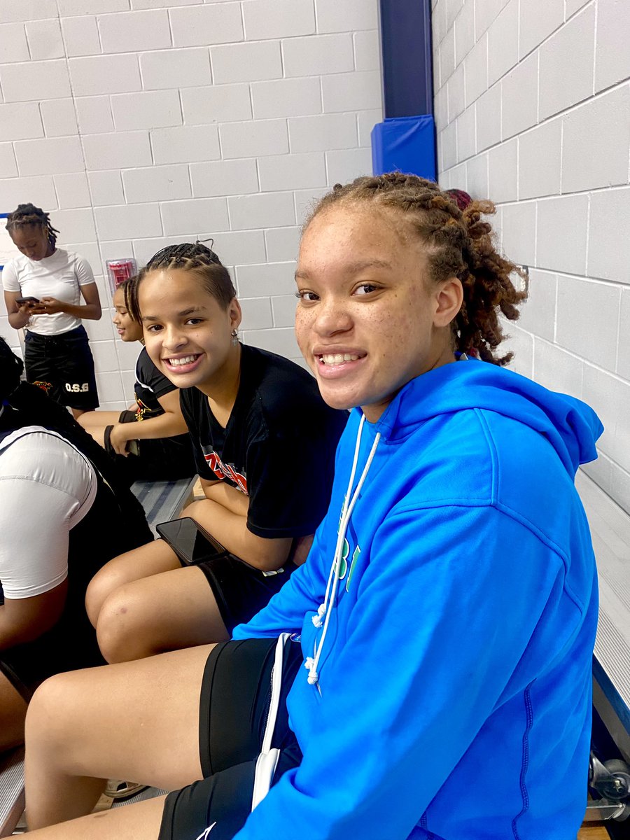 AminahDixon32's tweet photo. Grateful to know you!
Thank you for always giving me the best advice to grow on the court. @ChamiahF
We are so very proud of your growth!!
Canโt wait to see you play for the #WNBA one day! #futurewnba #grateful #friends #growth #basketball #offers https://t.co/GwswwC3M45