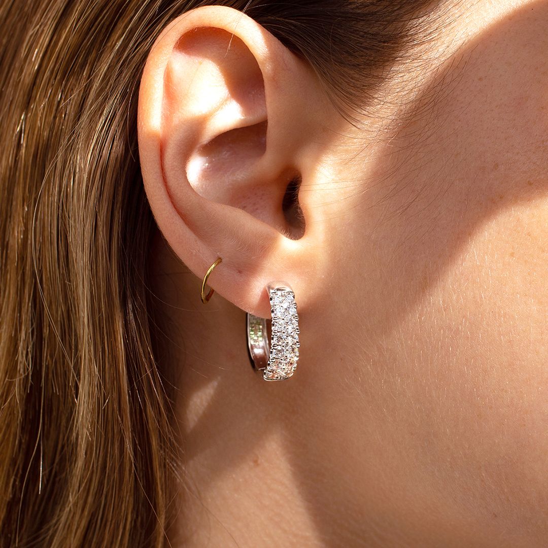 SimonGJewelry's tweet image. Just one week away from Mother's Day! Celebrate the special woman in your life with a special piece she can treasure forever.
💗 Shop all Simon G. earrings: bit.ly/3LU9bQS
#diamondearrings #diamondhoops #diamondhuggies #motherdaygifts