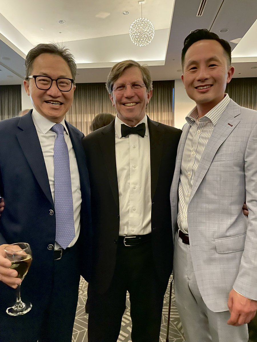 QuinTheLiuMD's tweet photo. Congrats to ASGE Crystal Award winner Dr. #VictorFox 💪 with last year’s winner Dr. #SimonLo.  Go #pedsGI! #DDW2023  @jlightdale @barth617 @Pancreas_MD https://t.co/IjVMZ9YZvU