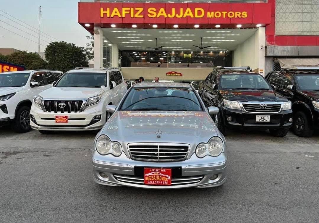 HsmMotors's tweet photo. Mercedes_BENZ_C200 #Sports_Edition
2006 model 2014 Lahore registered
AMG Supercharge 17โ Rims AMG line suspension
Leather and heated seats #Padel shifter
Engine suspension OK no malfunction
Brand New interior
๐03456666603 Rs29,90,000 https://t.co/gGhBp8XtVF