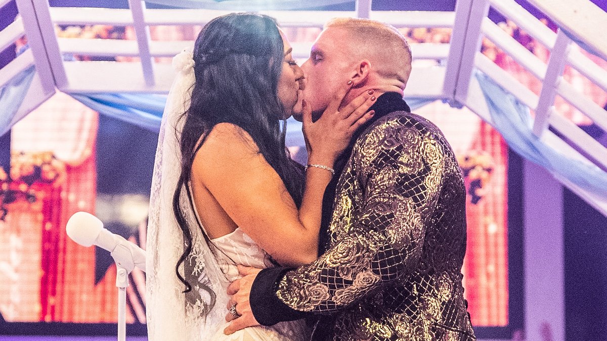 Watch the full, two-year love story between @indi_hartwell and @DexterWWE, from their first kiss to their wedding to their 2022 reunion. ➡️ ms.spr.ly/6014gpgow