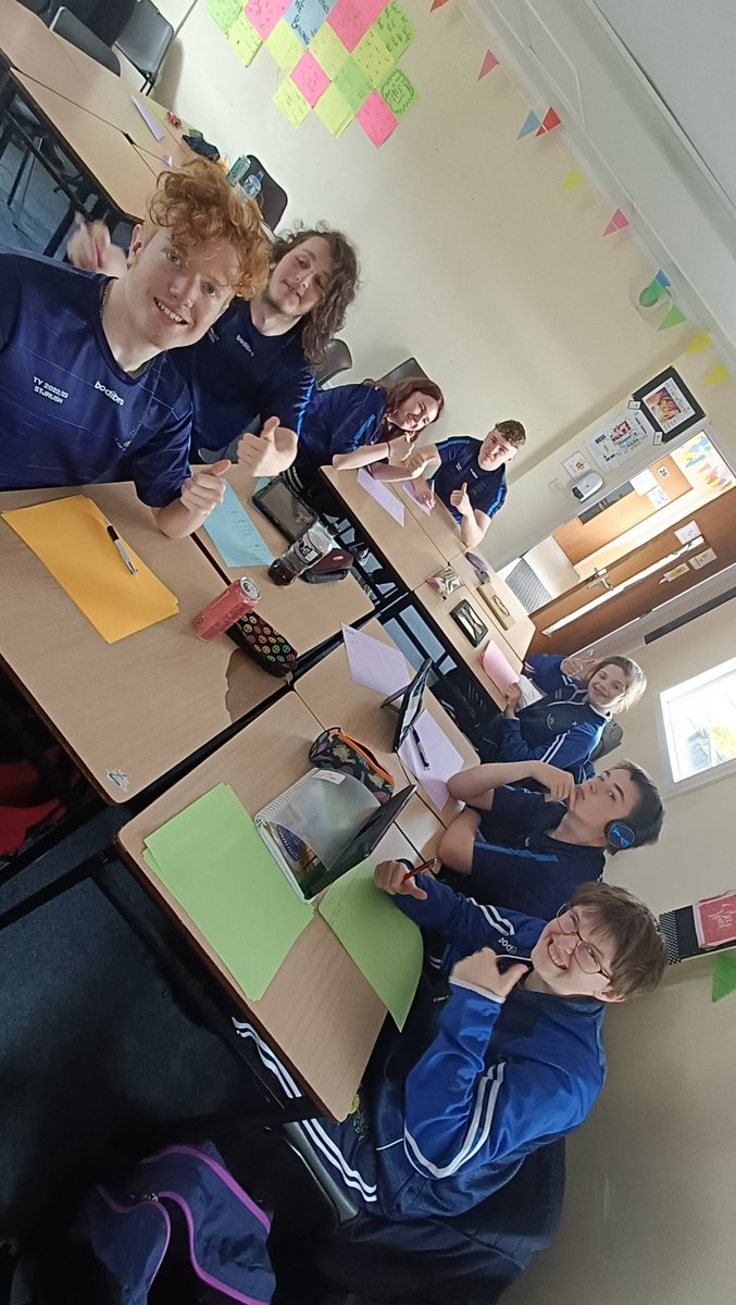 Fab afternoon creating poetry for the @Twitter platform ! It was a really fun hour, we laughed a lot! This is a great group of TYs ! 👍💯 @TYSTJRush @stjosephsrush #poetweeting #poetry #writing #fun #creative #twaiku #poems #inschool #colouredpaper #thepapergames 📝#actionshot