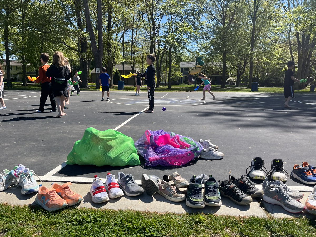 SpeedSocSyst's tweet photo. @HP_School @Jnitz33 May is both mental health awareness and physical fitness month. In HP we look for ways to improve both. #grounding #earthing https://t.co/igtniwsfo6