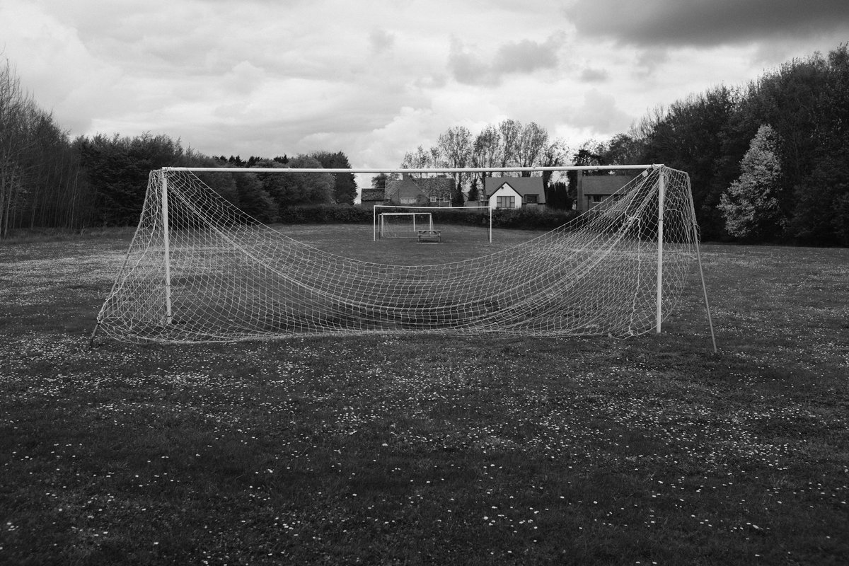 lewisbakerphoto's tweet photo. A few frames from a secluded football pitch. Not sure what draws me to goal posts, but they do

#documentaryphotography #documentyourlife #grassrootsfootball #football #goal https://t.co/wCltbWqawV