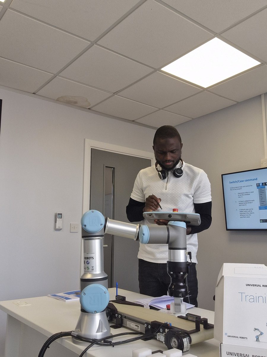KoredTech's tweet photo. 1/ Working for a top tech company can provide unparalleled opportunities for development. I recently completed a 2-day Universal Robots training, and I'm excited to share how Ocado Technology made it possible. [Thread] https://t.co/JLEA3T9cXQ