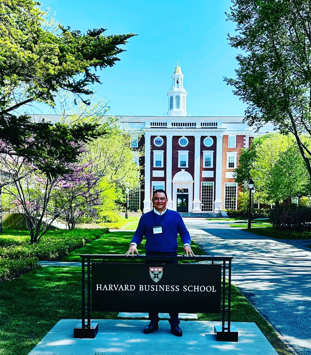 Feliz lunes a todos. Es un hermoso día aquí con excelente clima y una actitud positiva a medida que continuamos perfeccionando nuestras habilidades!