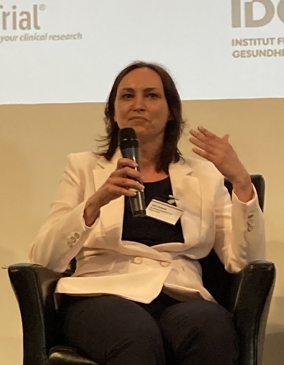 Med_Informatik's tweet photo. Podiumsdiskussion mit Ministerialrätin Holland @BMG_Bund: „ Es ist Zeit die Silos aufzubrechen!“
Klares Signal zur Vernetzung von Versorgungsdaten und #Registerdaten.
@TMF_eV #Registertage2023 https://t.co/y5ewWAcHWt