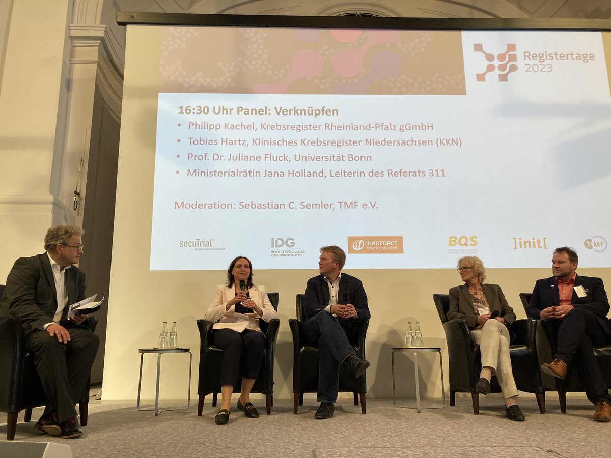 Med_Informatik's tweet photo. Podiumsdiskussion mit Ministerialrätin Holland @BMG_Bund: „ Es ist Zeit die Silos aufzubrechen!“
Klares Signal zur Vernetzung von Versorgungsdaten und #Registerdaten.
@TMF_eV #Registertage2023 https://t.co/y5ewWAcHWt