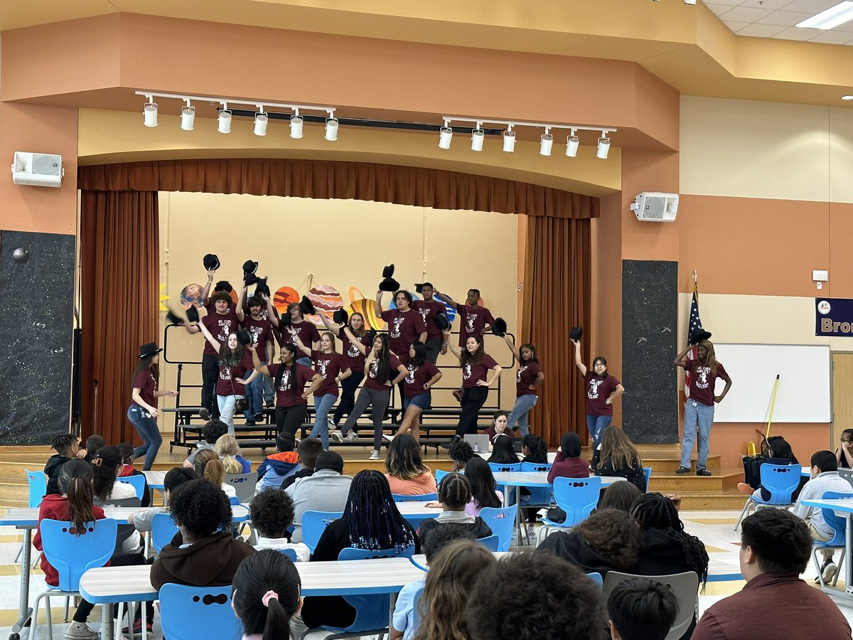 Elizabeth Hulse tweet media