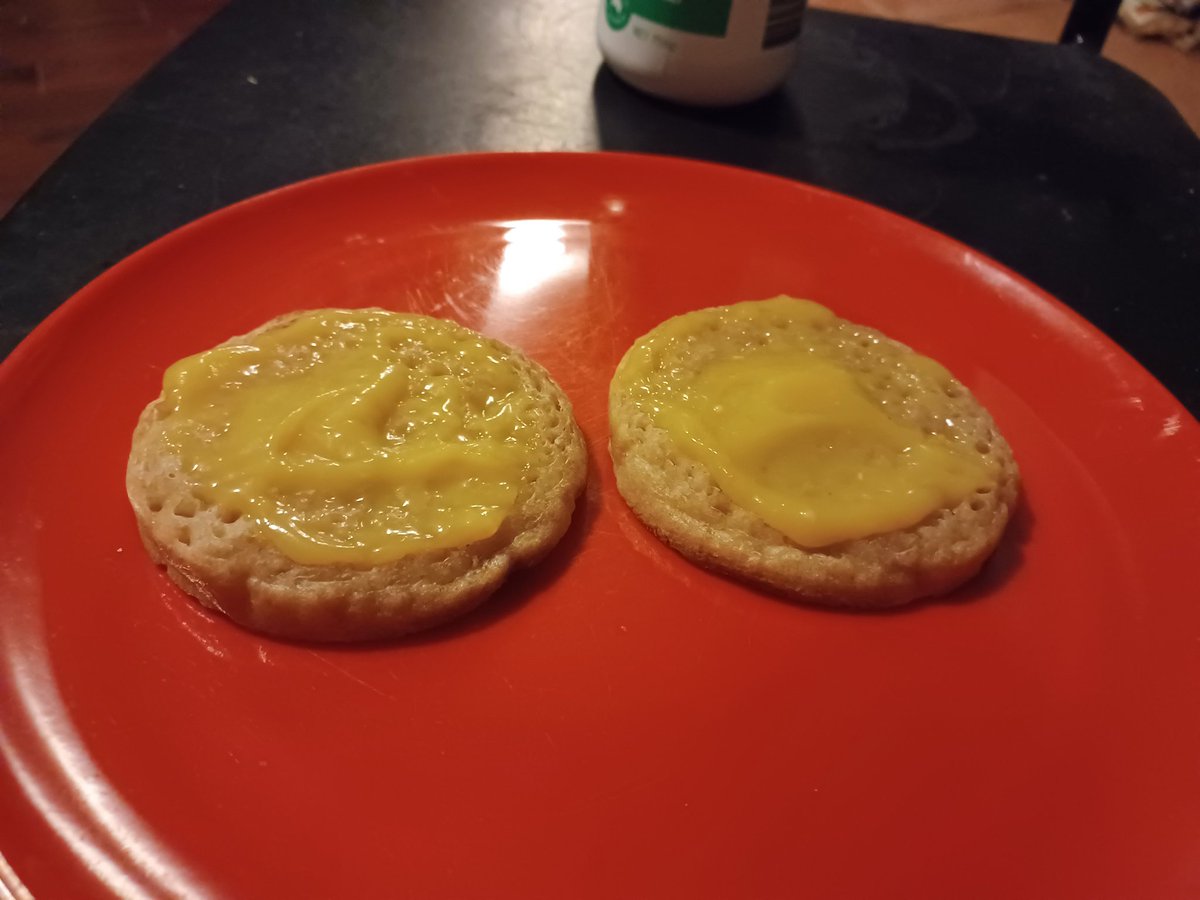 drstipstourcats's tweet photo. Late night #girosnacks #CouchPeloton crumpets with homemade mandarin curd https://t.co/LLAj1cFU8S