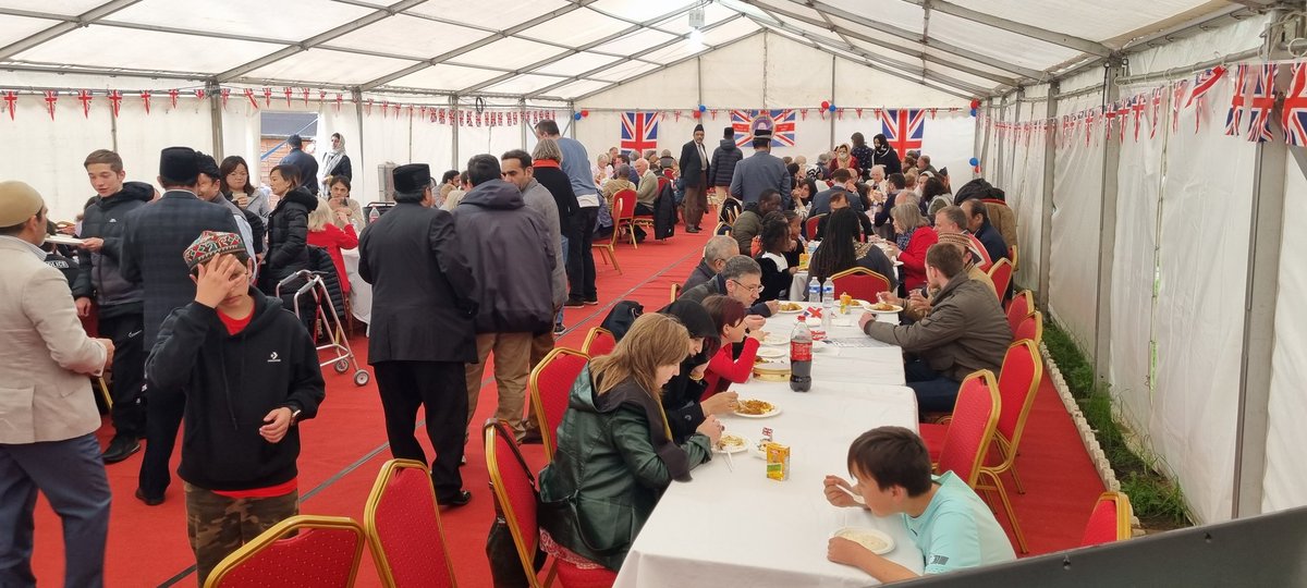 Ahmadiyya Muslim Community Uk Chapter Fazl Region Congratulations to His Majesty #KingCharleslll bringing community together at London Mosque
#Coronation 
#MuslimsForPeace
@AhmadiyyaUK 
@AMEA_UK 
@AMYA_London 
@ukmuslims4peace 
@TheTrueIslamUK