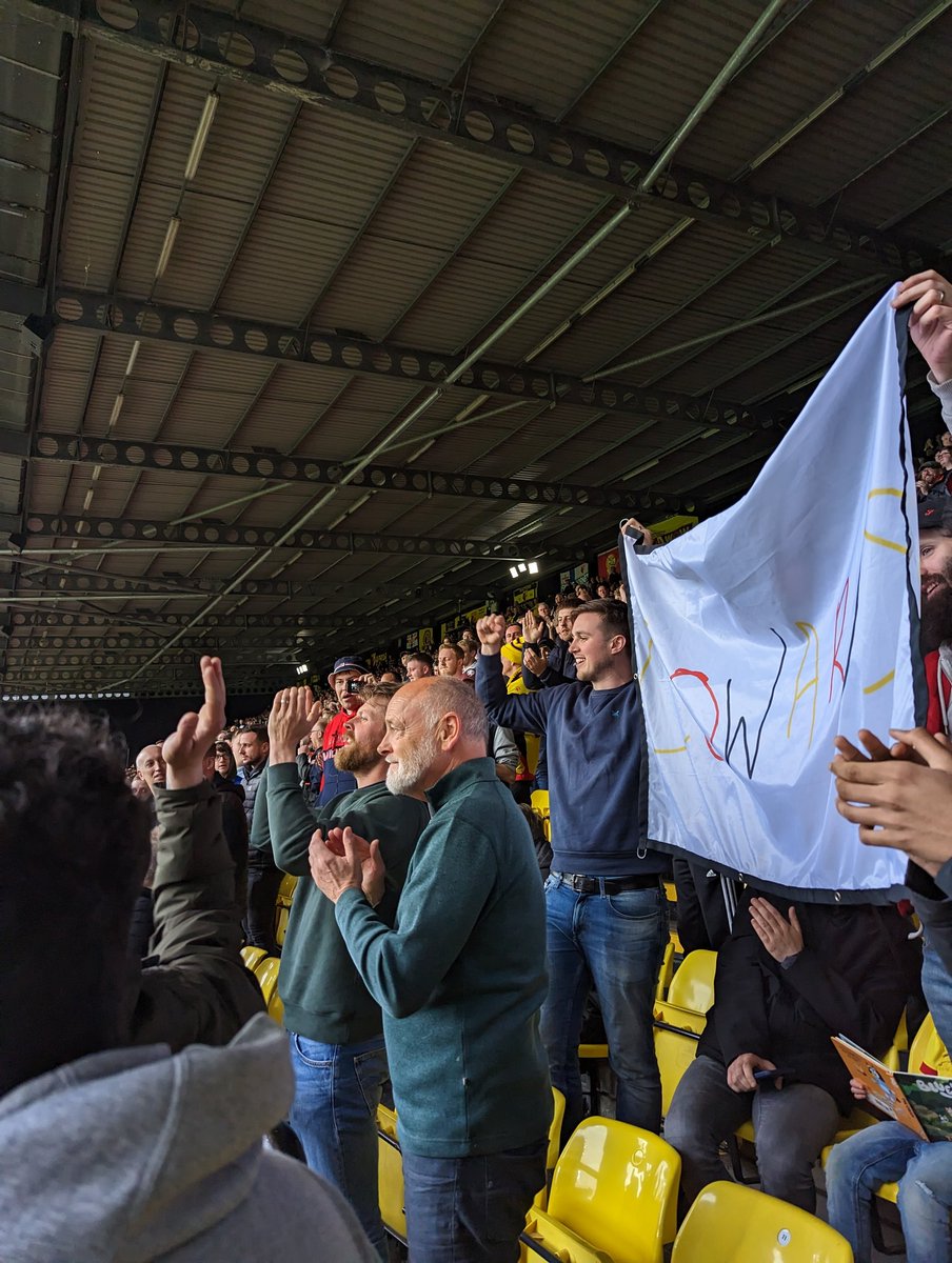 dantendles's tweet photo. A #watfordfc story in 4 parts. 

'Cowards' banner being applauded. 
Stewards tried to take it. 
Bought the fire certificate so it's legit. 
Banner stays. 

By far the best bit in that first half. https://t.co/RGReoonExZ