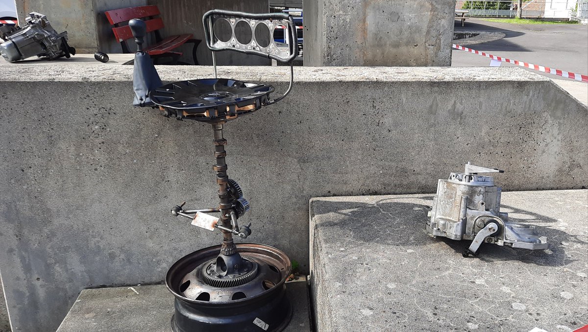 expo Chef d’œuvre des CAP Maintenance des Véhicules.  Projet pluridisciplinaire qui a consisté à créer des sculptures à partir de pièces automobiles.
Nouvelle exposition 13 et 14 mai avec vernissage samedi 13 mai à L'inclusive d'Ambert.
👋👋 bravo aux artistes en herbe !