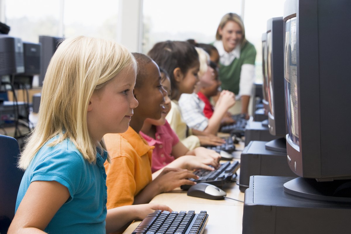 tdsb's tweet photo. Technology can expand classroom boundaries as students explore the world beyond their community and connect with and learn from people and experts around the globe. Help close the digital divide and ensure technology is accessible to all students. Details: https://t.co/IZKmU400Qy https://t.co/PMGCWPwdhO