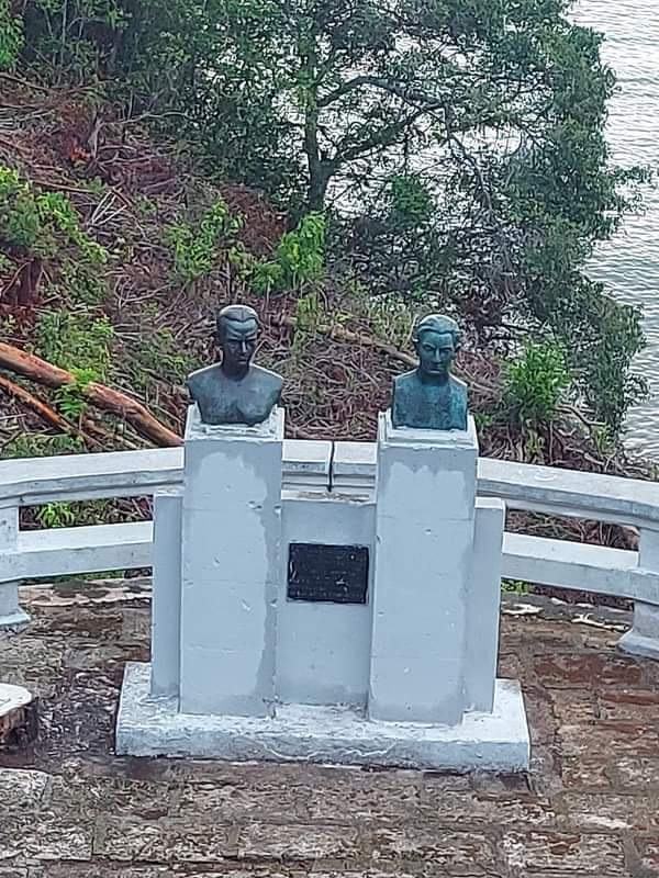 CubanaToledo's tweet photo. #Matanzas #Cuba Rinde homenaje a Antonio Guiterras Holmes y Carlos Aponte, por el 88 aniversario de su asesinato. #CubaViveEnSuHistoria #TenemosMemoria #AduanadeCuba #AduanaMatanzas https://t.co/JJYRQjTqWd