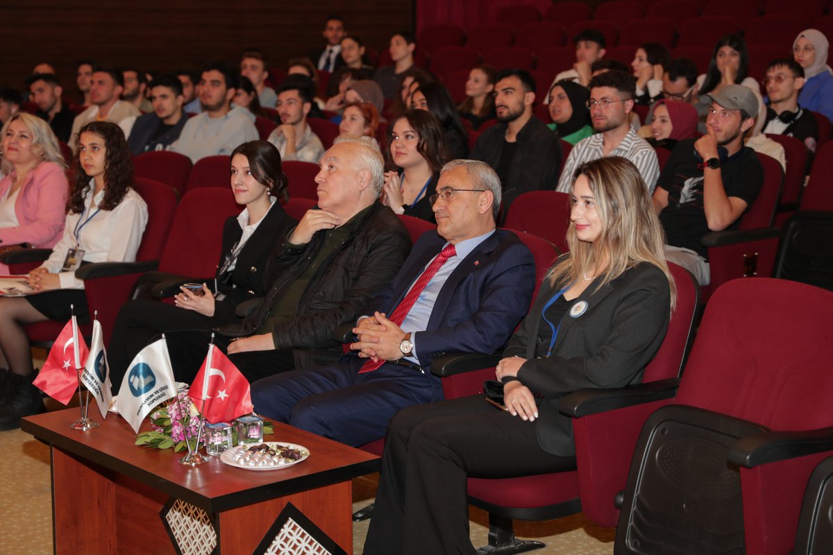 kutahyabel's tweet photo. BAŞKANIMIZ IŞIK, GENÇLERE TECRÜBELERİNİ AKTARDI
Belediye Başkanımız Prof. Dr. Alim Işık, Kütahya Dumlupınar Üniversitesi İnovasyon ve Liderlik Topluluğu’nun düzenlediği İnovel All Star etkinliğine katılarak gençlere tecrübelerini aktardı.
#kütahyabelediyesi #dpü #inavasyon https://t.co/PJ196ua3d0