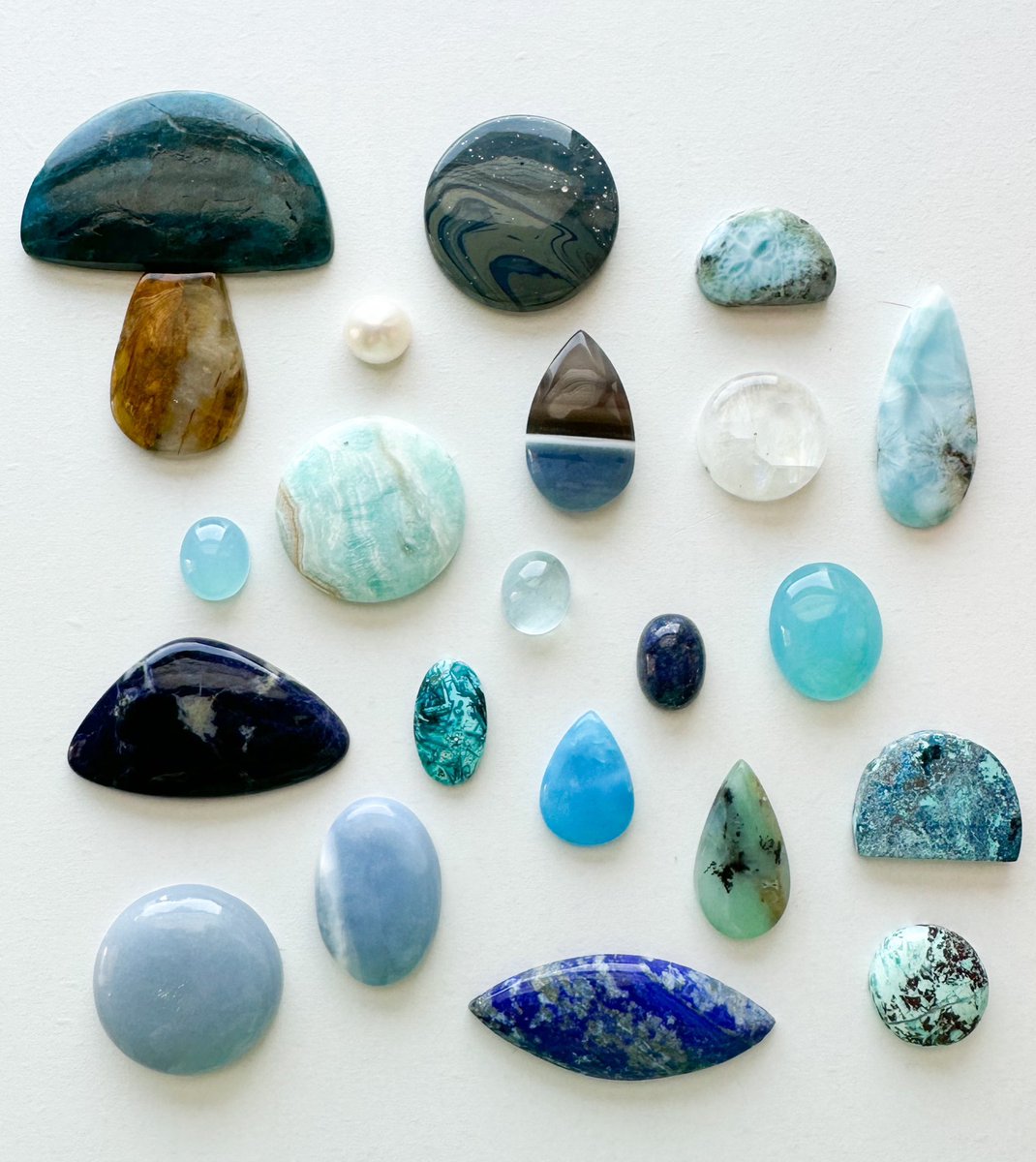 mildhippie's tweet photo. the crystals        🛁⛲️🩵       the pendants

“waterfall wishes” collection drop coming May 12th at 8pm eastern time <3 https://t.co/DNidbNNsji