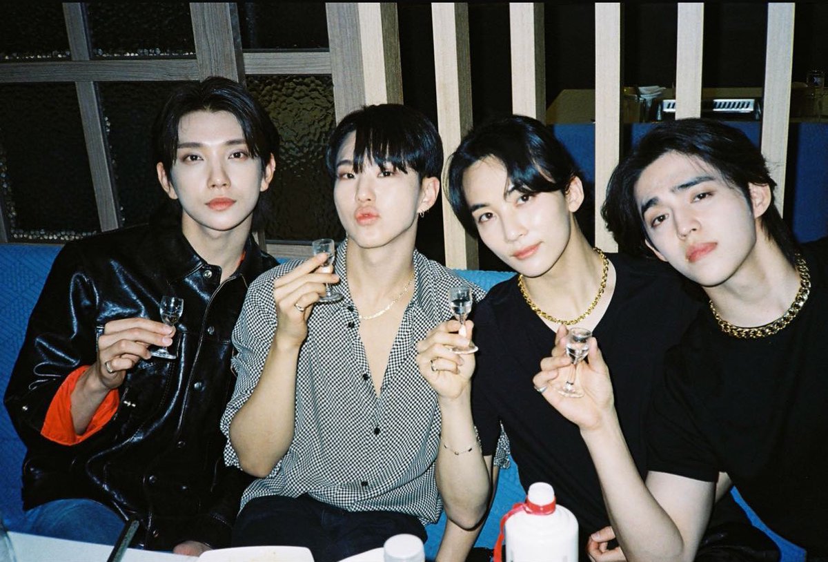 bemycookiee's tweet photo. real 관념적 그것들인데 https://t.co/EmvYx7sSKS
