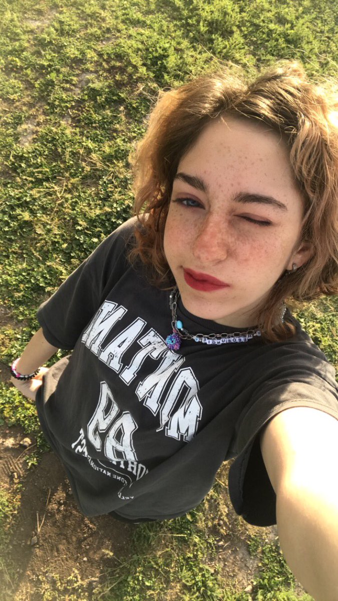 куда такая красивая, сама не знаю 🫢