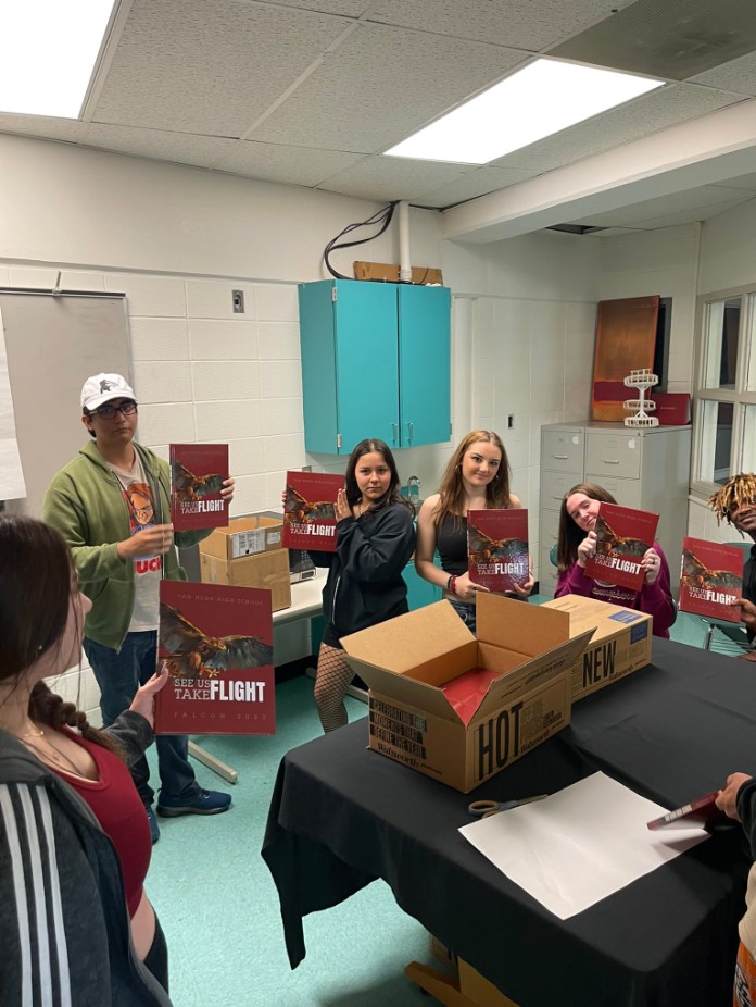We also want to give a shoutout to the yearbook staff at Van Horn High School for sharing their unboxing with us! Congratulations on an outstanding yearbook! #Walsworth #Yearbooks