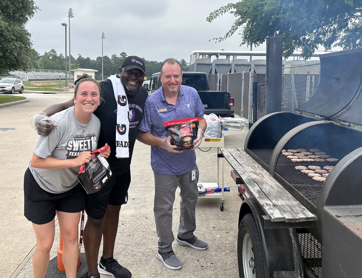 ⁦@WillisSchools⁩ Fine Arts & Athletics Departments are sponsoring our BMS Teacher Appreciation Luncheon today! Thank you for bringing your grill to the Bobkat Hill! 💫 #OneTeamOnePurpose #WISDisThePlace2Be #We💜OurTeachers