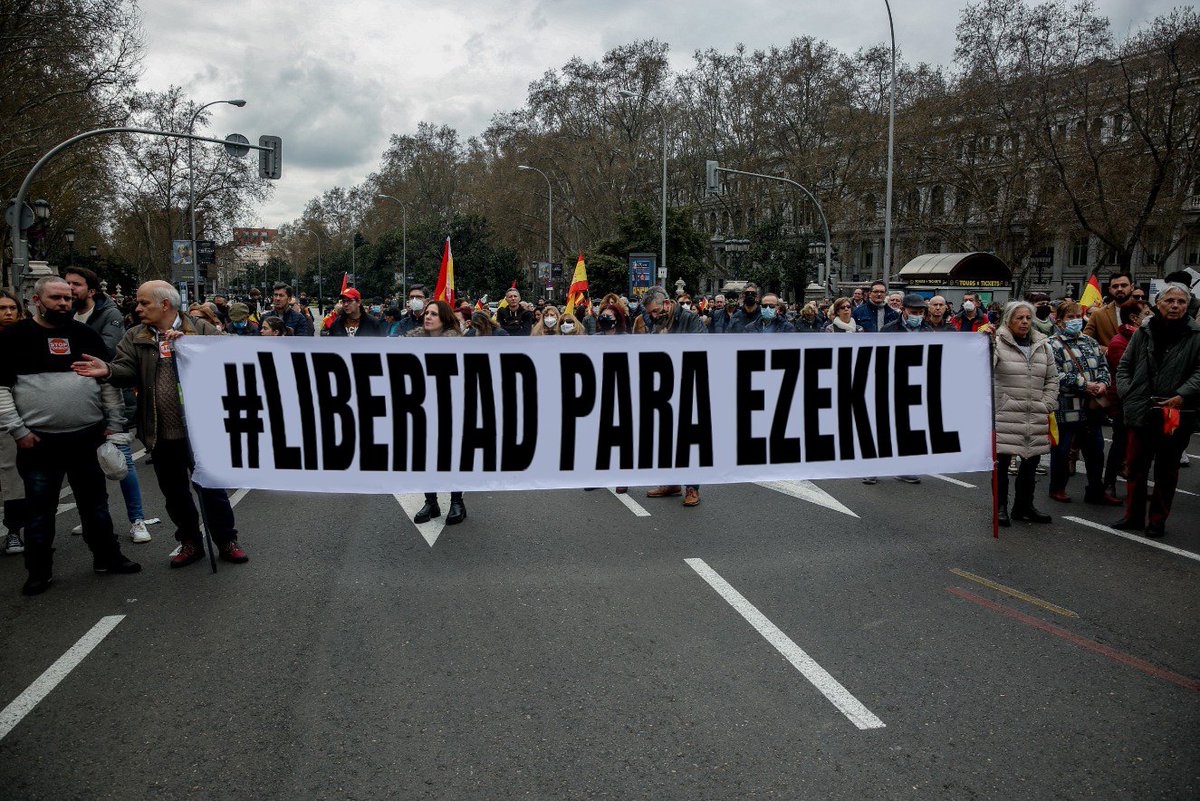 corbellagrup's tweet photo. Sabem que ha sigut un cap de setmana mogudet, hi ha hagut molts esdeveniments 😎 A nosaltres ens arribem fotos d les manifestacions que hi va haver per tot l'estat amb el crit de #LibertadParaEzekiel 💦 

Moltes gràcies per la rebuda i seguim endavant ✊🏼🍆🔥

#Corbella #NewSingle https://t.co/RQhNJrvXto